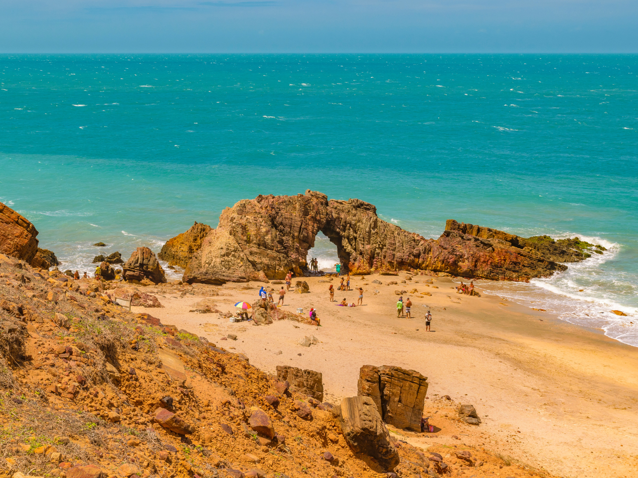 Pedra Furada - praia de Jericoacoara (CE) - Foto: Canva Pro